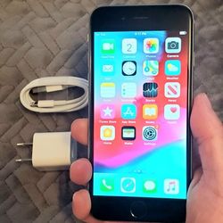 iPhone 6 - UNLOCKED - Like New 