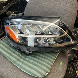 2020 MBZ  C300 RIGHT HEADLIGHT 