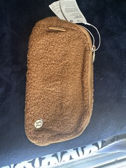 Lulú Lemon Fuzzy Belt Bag