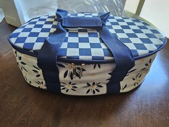 3 quart baking /serving dish Pack and Go by Temptations.