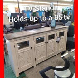 🤓 Beautiful Solid TV Stand