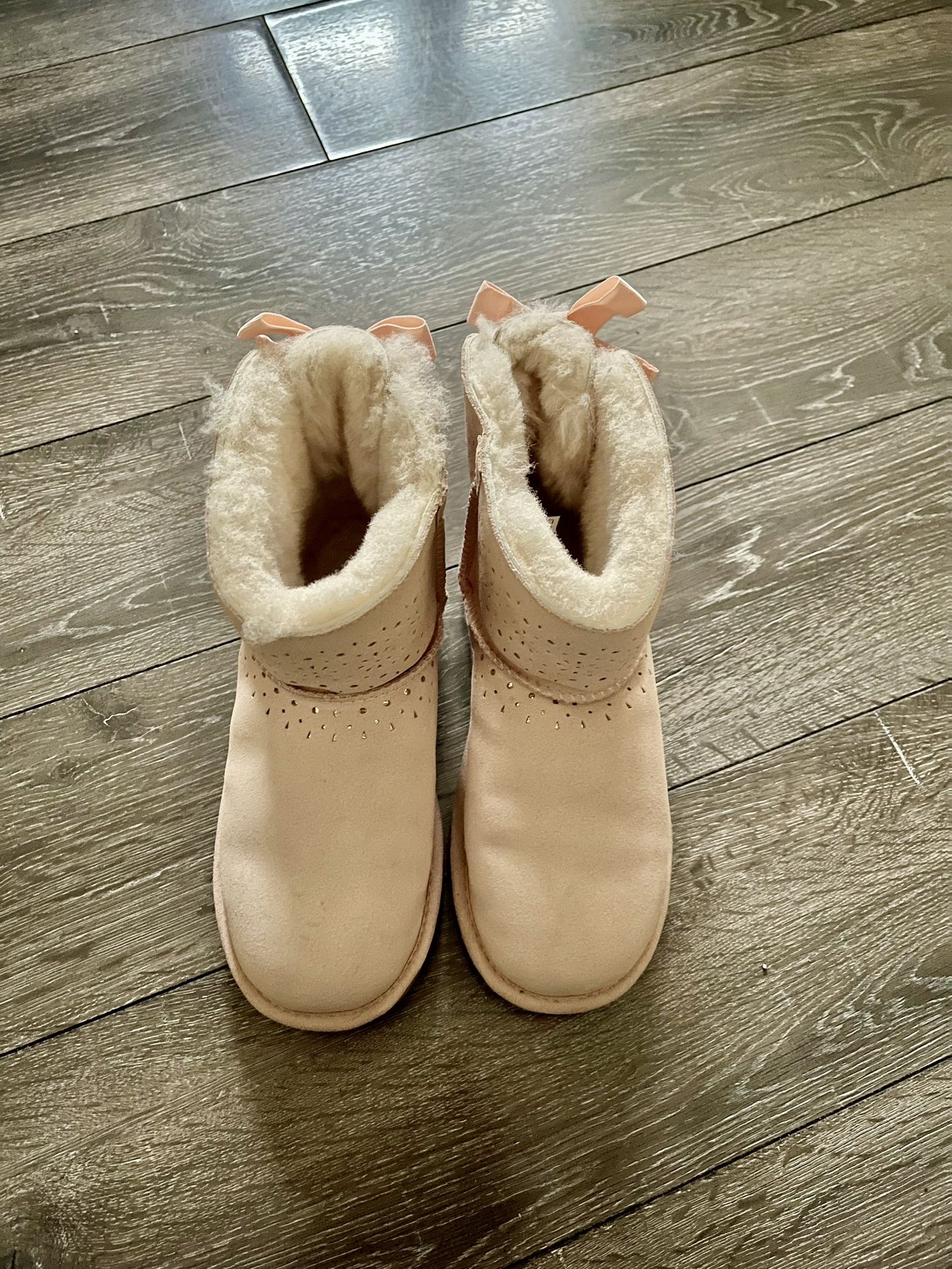UGG Women’s Boots Size 7, Youth’s Size 5