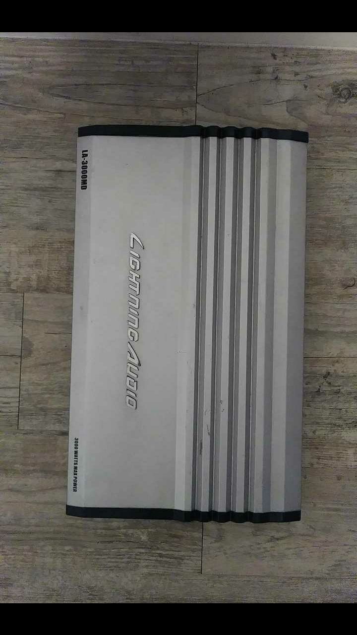 Lightning audio La3000md bass amps Audio & Speakers - Audio & Speakers