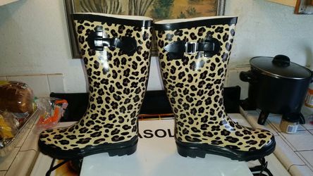 Animal print rain boots Sz.6.5