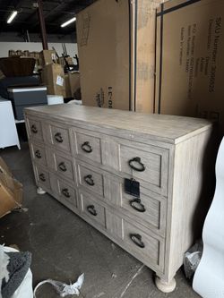 Bernhardt 9-Drawer Weathered Oak Dresser