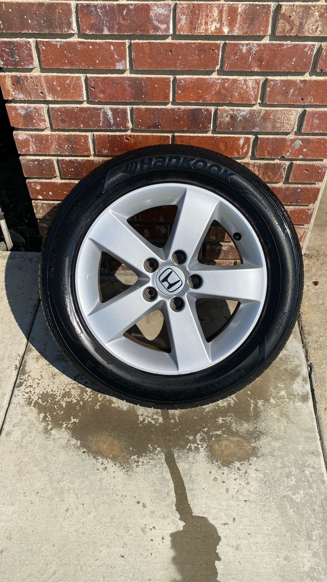 Honda Civic Wheel & Tire