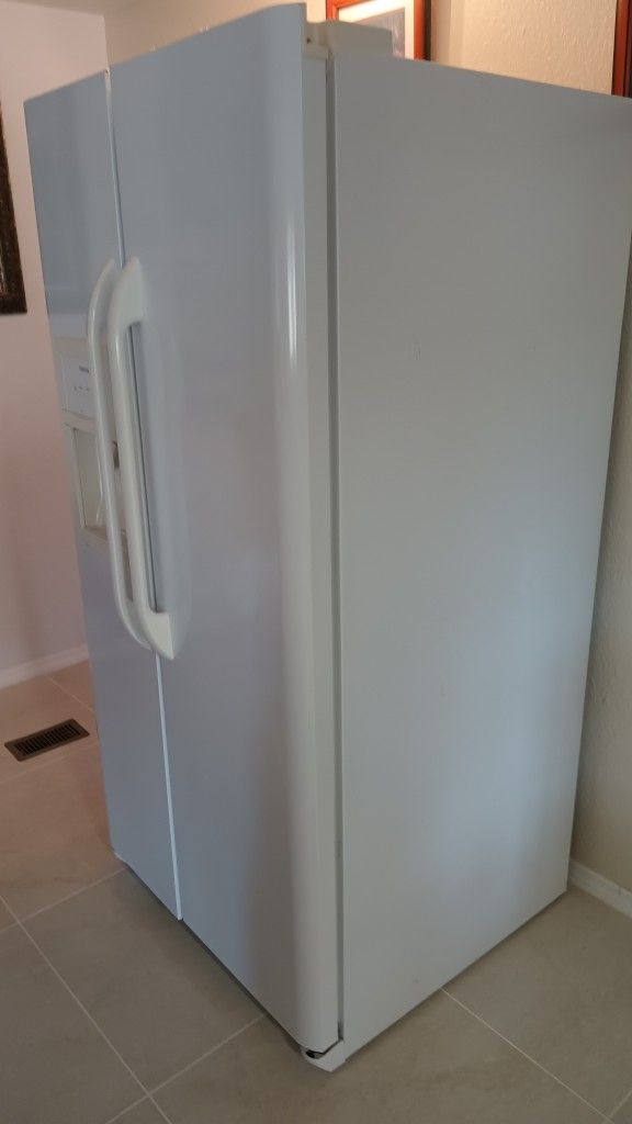 Frigidaire Fridge