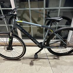 Giant roam hybrid gravel mountain road bike