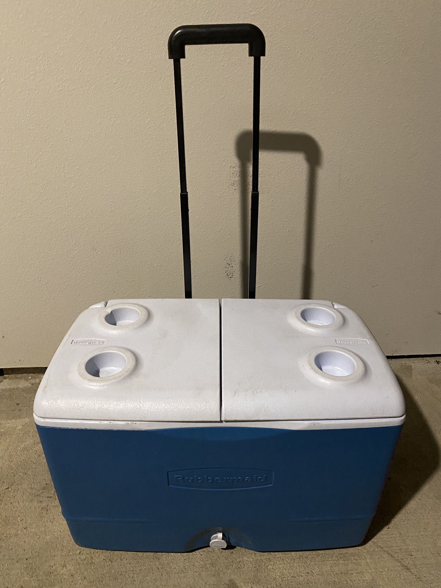 Rubbermaid Ice Chest On Wheels!