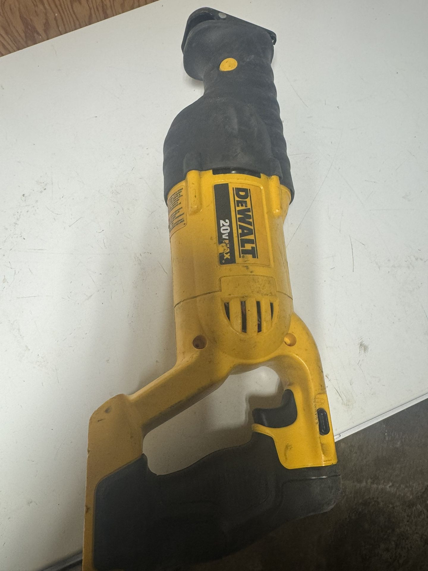 Sawzall Dewalt No Batería No Cargador
