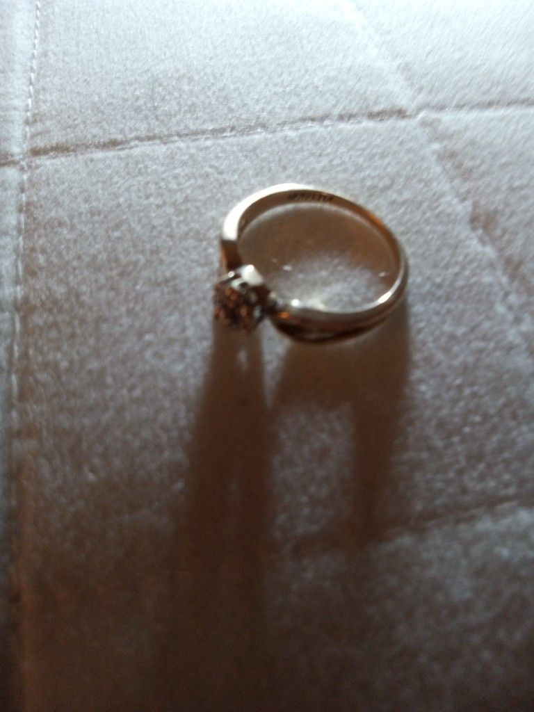 10 Karat 1.4 Pwt Gold Women's Diamond Ring Size. 6 3/4 (6) Full Cut Diamonds $150