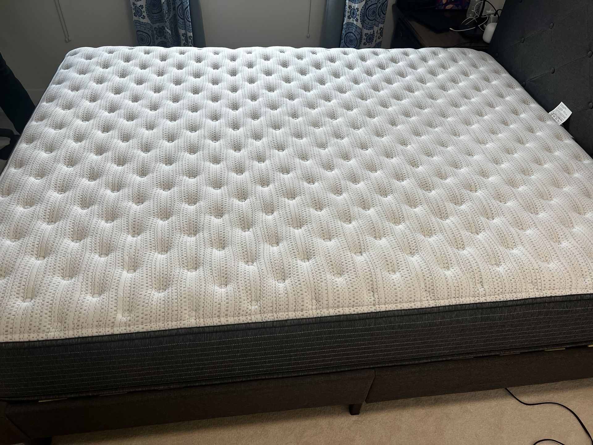 Beautyrest Silver BRS900 Queen-sized Mattress