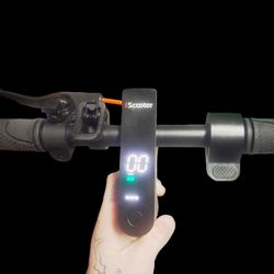 i-Scooter i8 model like NEW with Chafger Included!