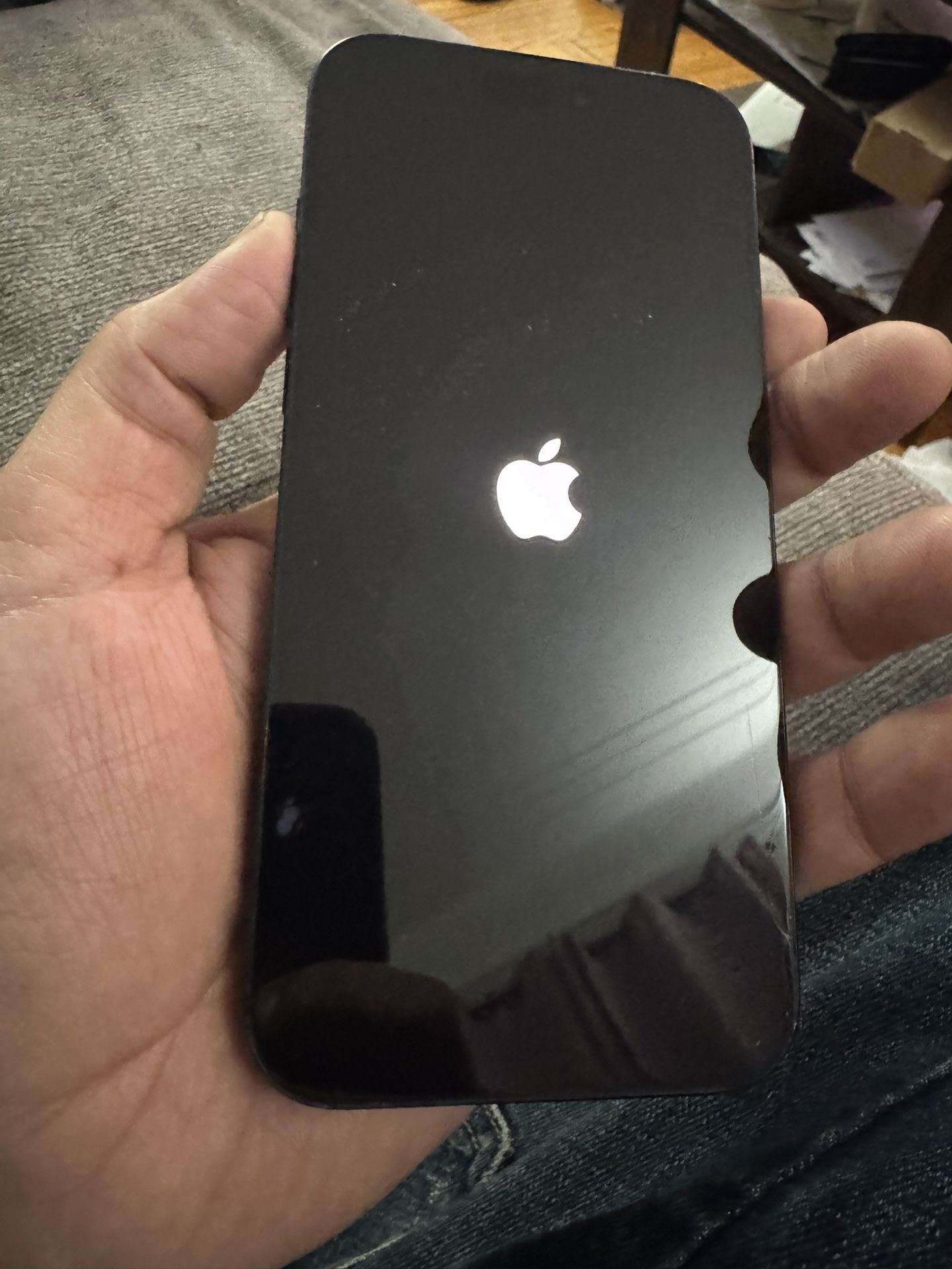 ICLOUD Lock Iphone 16 Pro Max Minor Cracked Hairline Both Side( For Parts )