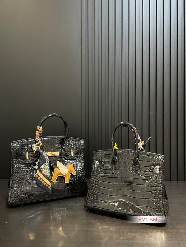 Bull leather; Hermes classic! Crocodile skin Birkin bag; size: 25cm.