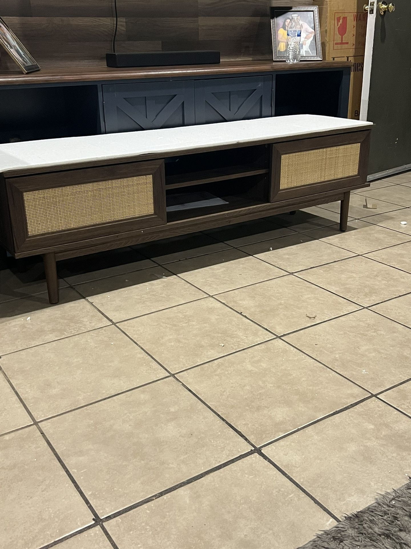 Tv Stand  ( Read Description ))