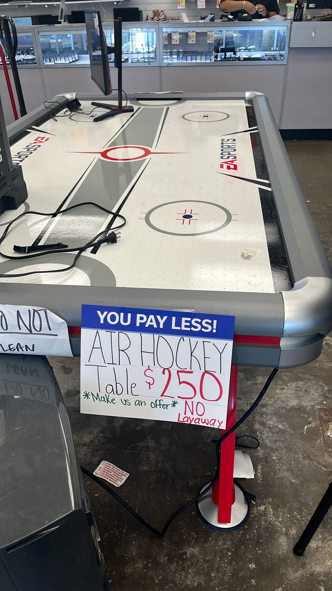 Air hockey table