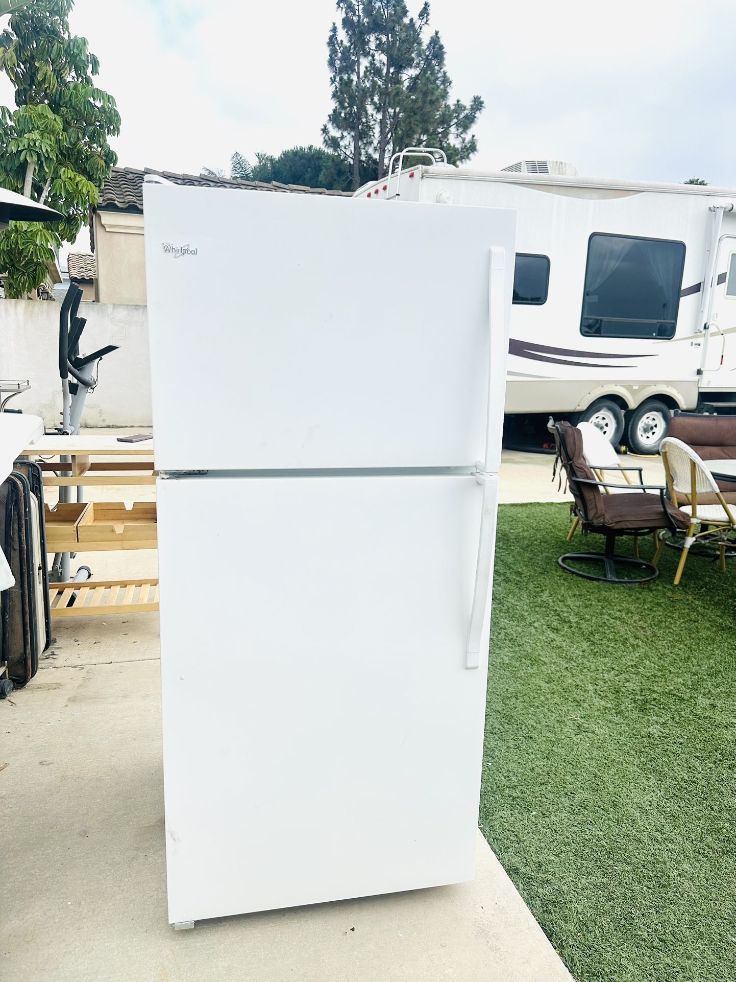 Refrigerator Like New 30 inch wide Whirlpool Excellent Condition! Delivery Available! Free Warranty!