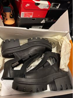 Timbaland heels. Size 6 women.