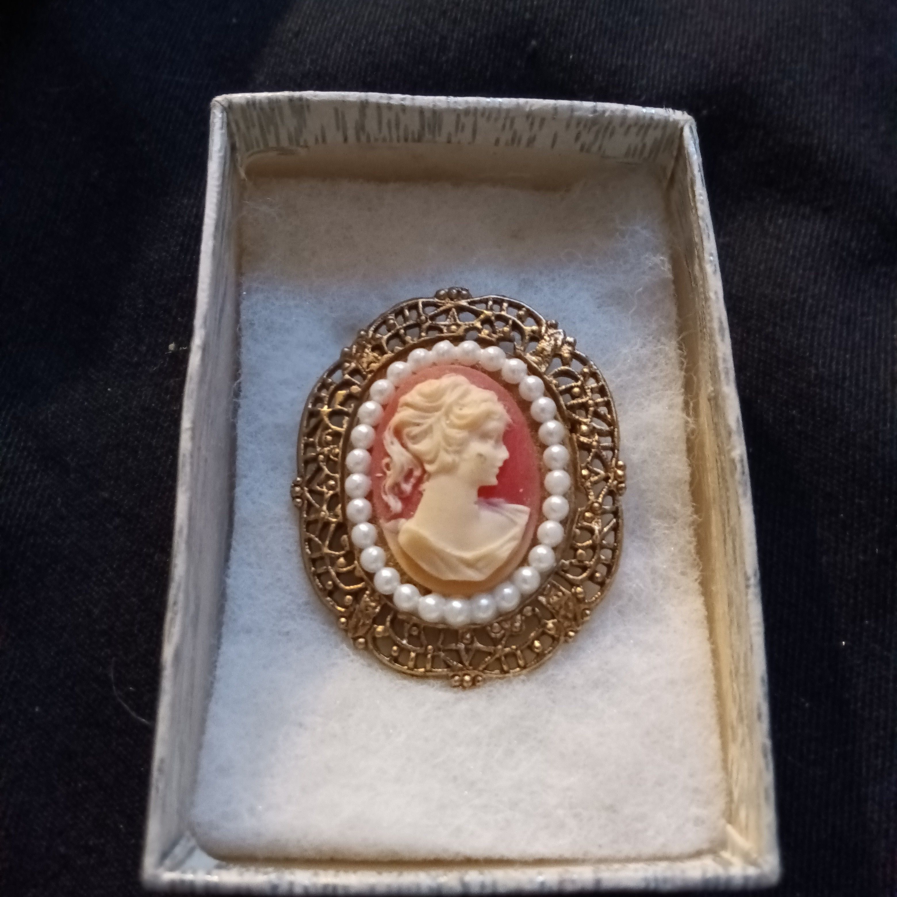 Vintage Pearl Trimmed Cameo Brooch