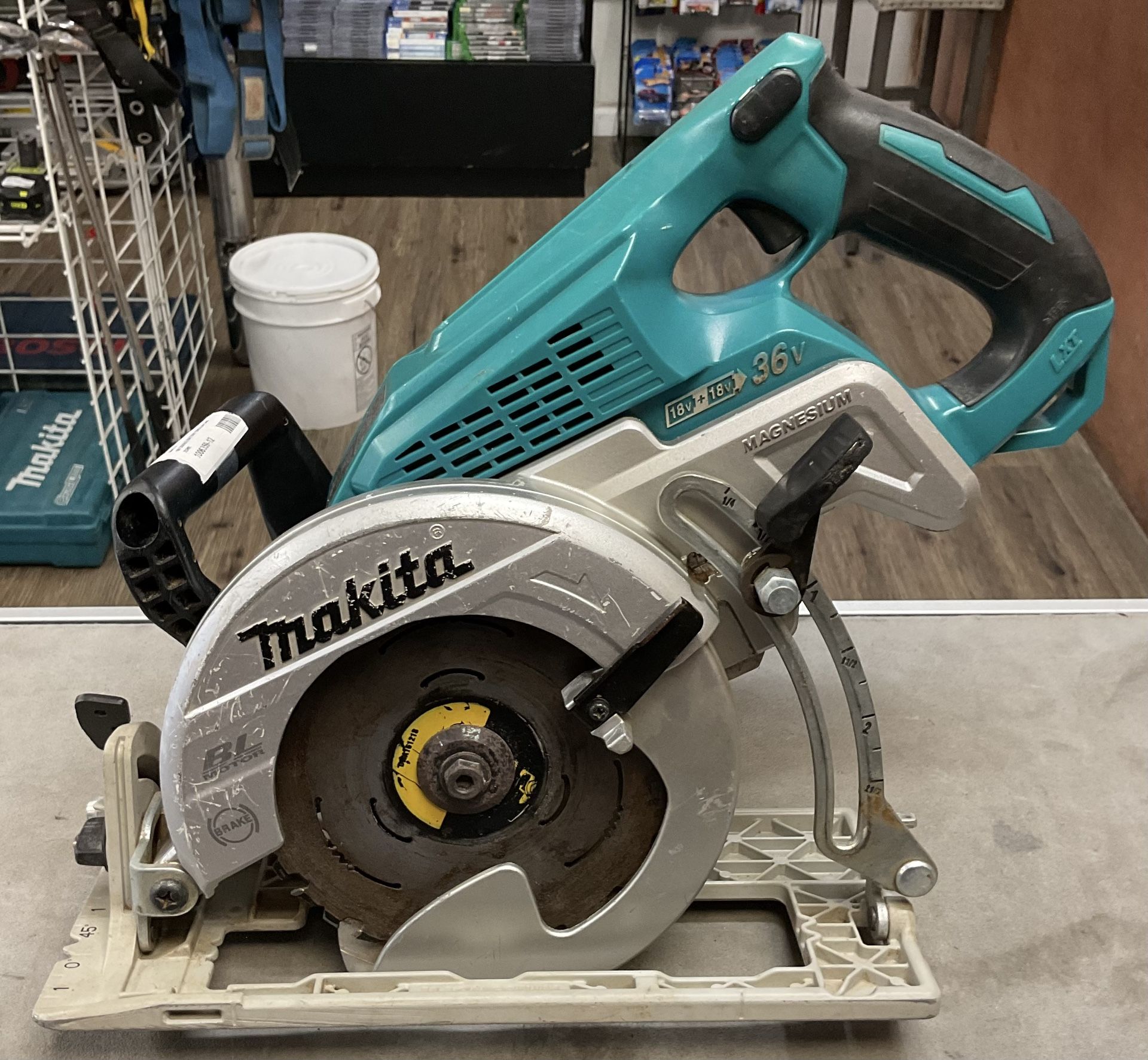 Makita 18V Double Battery Circular Saw 