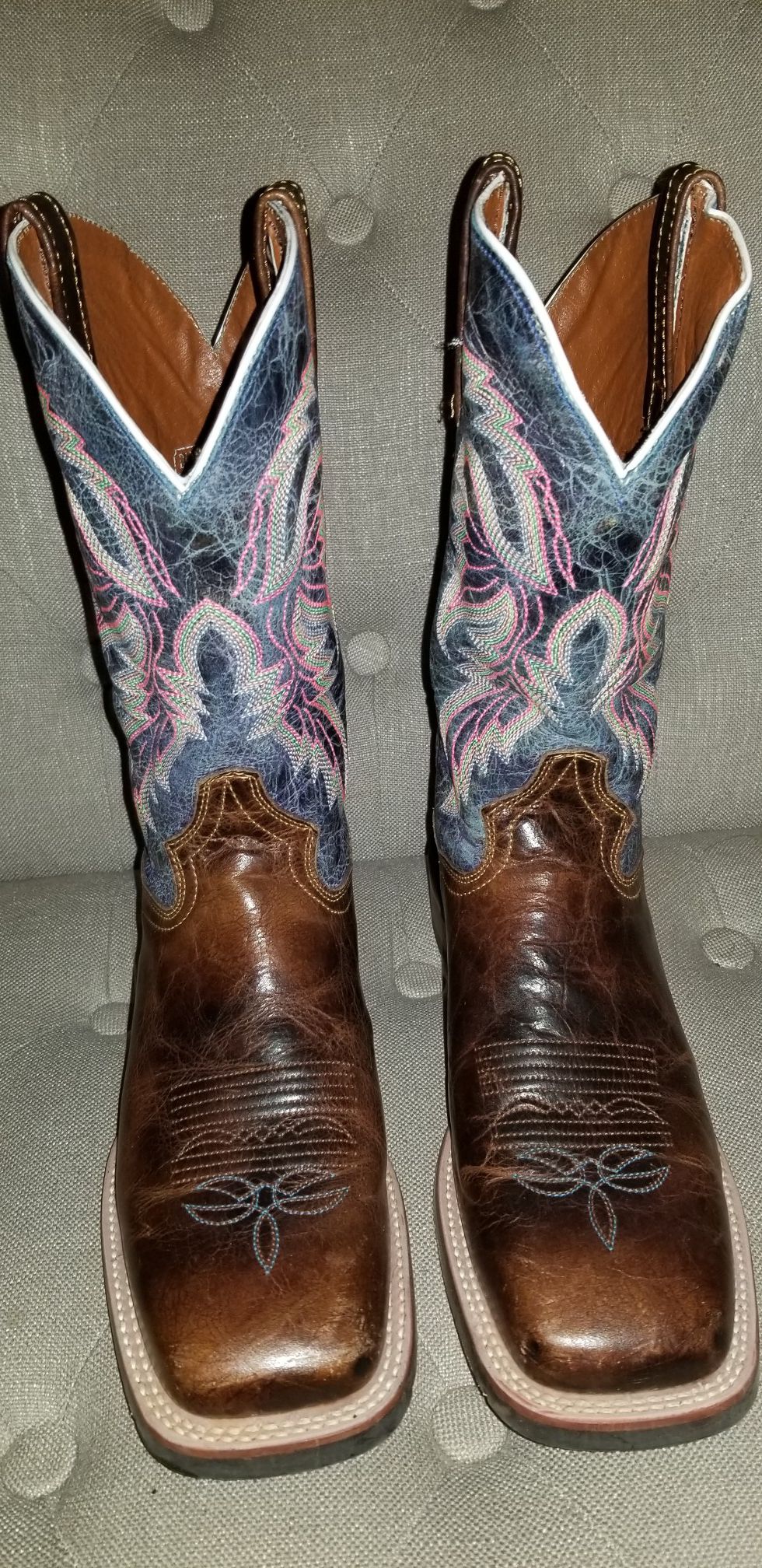 9 1/2 Leather Dan Post cowgirl boots. Great condition, worn once.