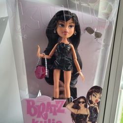 Bratz Kylie Jenner Day Fashion Doll With Accessories 
