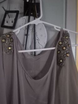 Vestidos $10 cada uno el negro es corto el otro a la rodilla