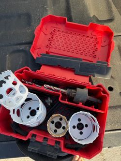 Milwaukee - hole saw set
