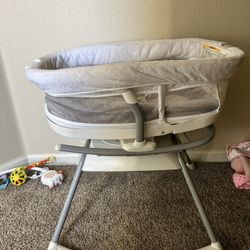 Graco Gliding Bassinet