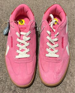 Reebok pink suede shoes size 9
