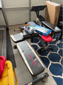Adjustable weightlifting benches