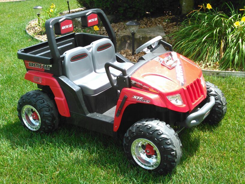 Kids golf cart Artic cat Power Wheels new battery