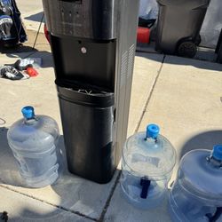 Water dispenser with 3 Jugs