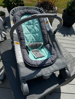 Baby bouncer w/ Vibration