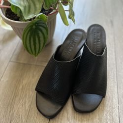 New Sandal with block heels (size 40)