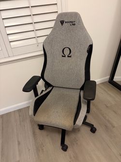 Secretlab Omega Gaming Chair