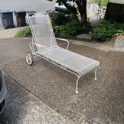 Vintage Outdoor Chase Lounge