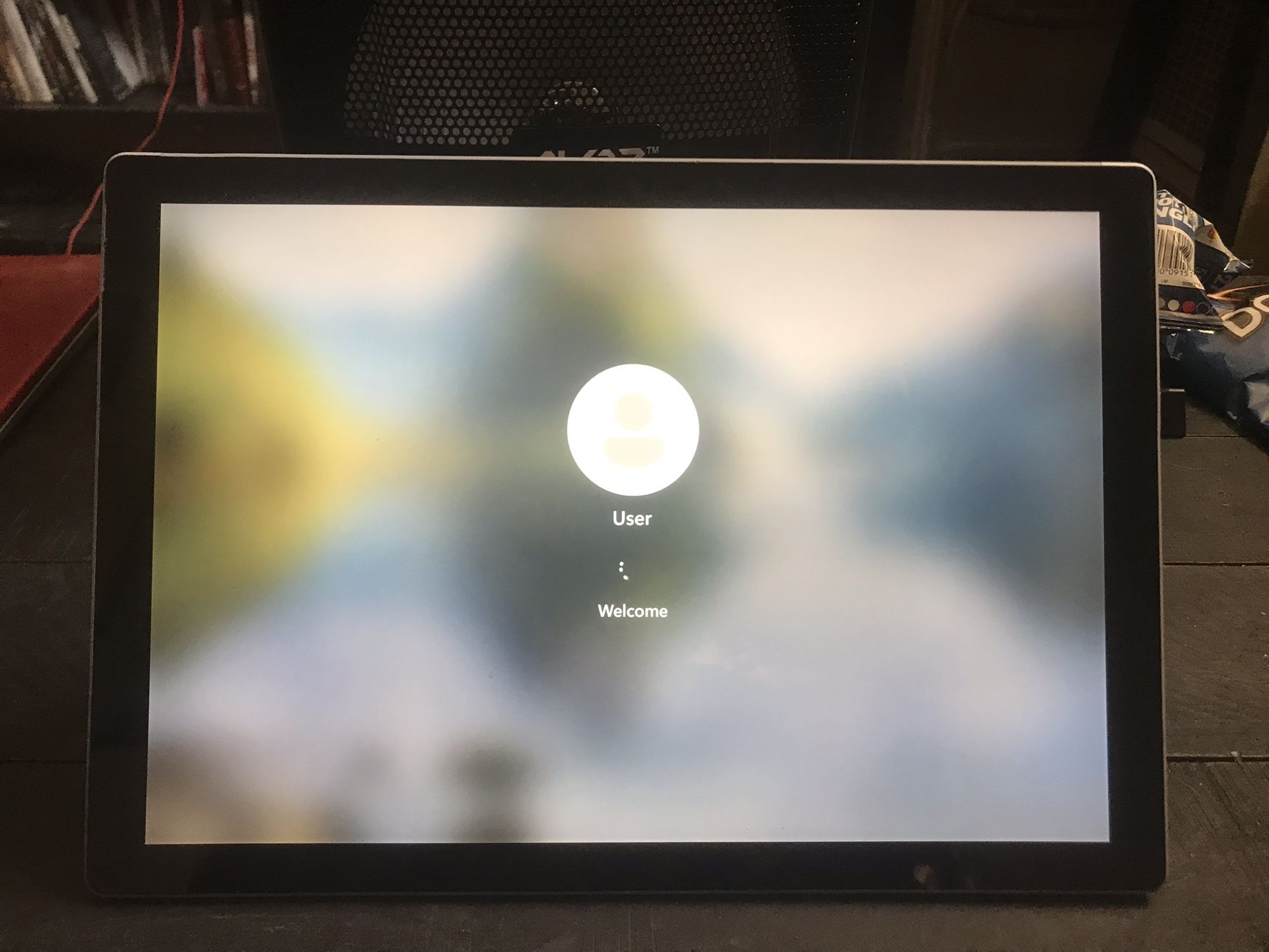 Desktop-3UTQFKN Surface Pro 7+ 200$