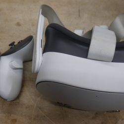 OCULUS VR 128GB P97 SYSTEM W 2 CONTROLLERS USED 888032-1 