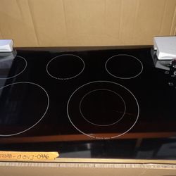 New Frigidaire 36 in. Radiant Electric Cooktop in Black with 5 Burner Elements, including Quick Boil Burner & Ceramic Glass Surface.