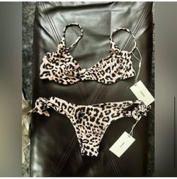 Mikoh Valencia Bottom Leopard XS NWT New with Tags!   Size: XS  Color: Leopard  New with Tags! NWT  FOR THE FUN AND FEMININE WOMAN, THE KNOT SIDE DETA