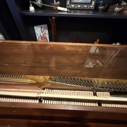 Young Chang Upright Piano 
