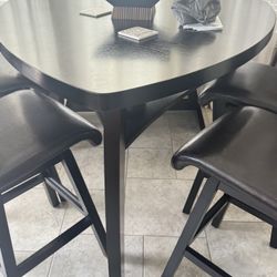 Table and swivel chairs/bench