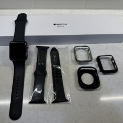 Apple Watch Series 3. 42mm Case Space Gray Aluminum 
