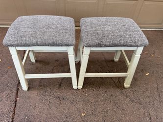 2 countertop chairs, bar chairs