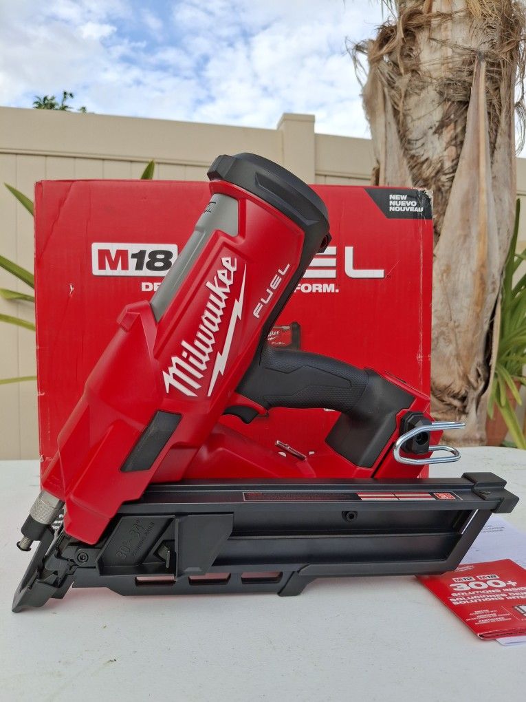 Milwaukee M18 FUEL 30-Degree Brushless Framing Nailer (Tool Only)