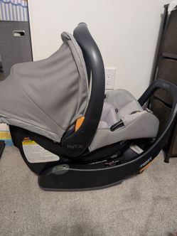 Chicco KeyFit35 Infant Car seat with base