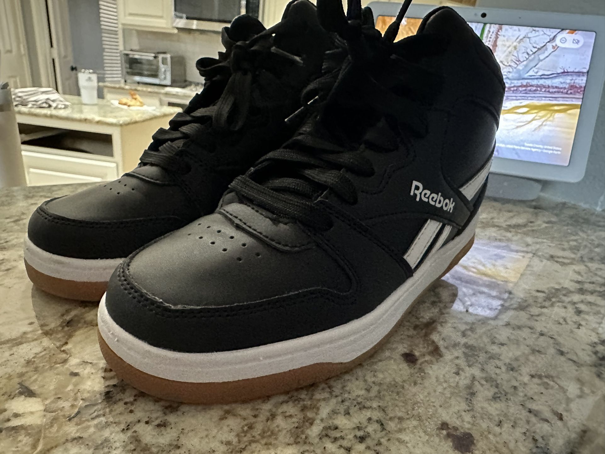 Reebok Heely’s Size 4 boys