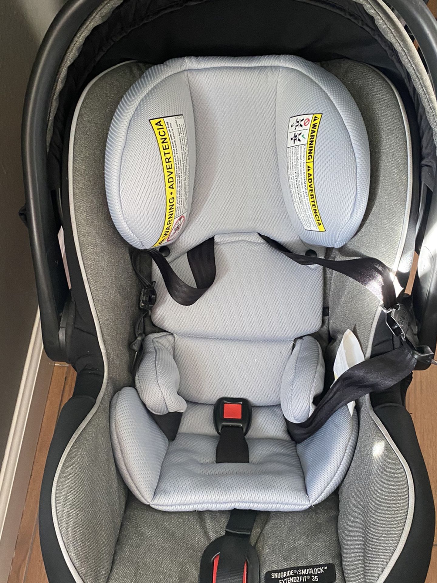 Graco Snugride Snug lock Extend2fit 35 Infant Car seat And 2 Bases